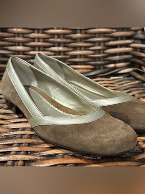 GAP Women's Brown and Cream Flats in size 10